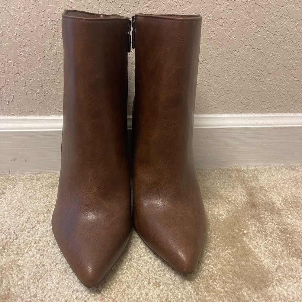 Size 11 from JustFab/ seemingly wide. Never worn.